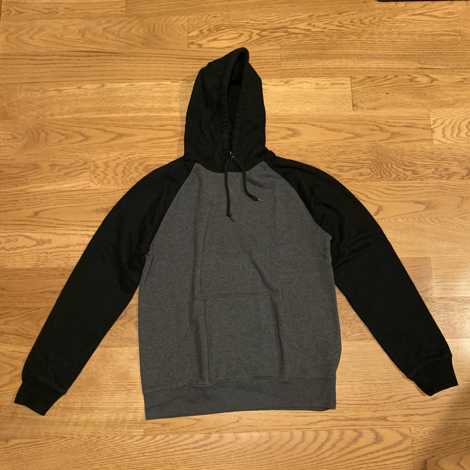 Old Navy Black Gray Pullover Hoodie Sweatshirt Colorblock Mens Size M Medium EUC