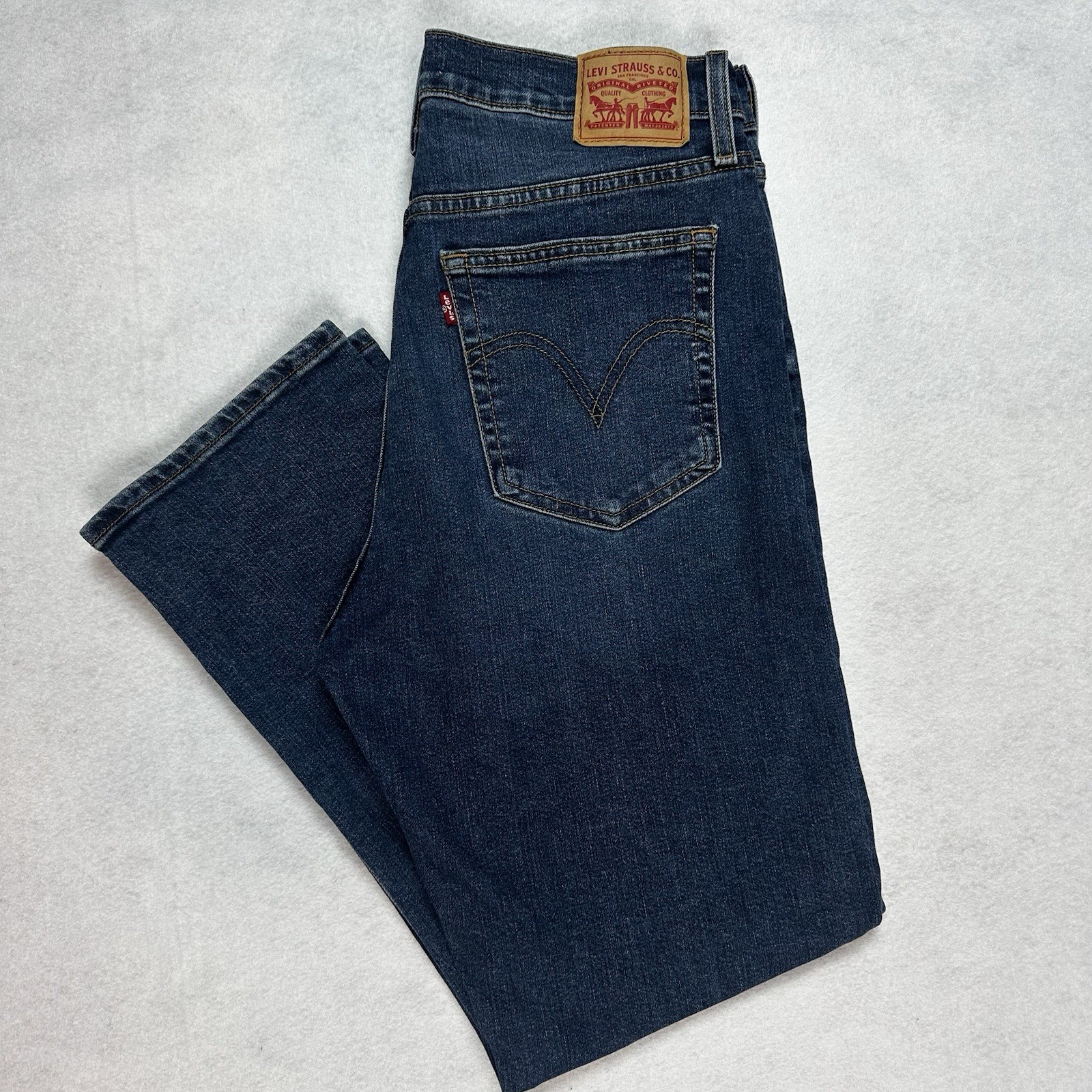Levi’s Wedgie Straight Jeans Women’s 31×28 Blue Medium Wash High Rise Button Fly