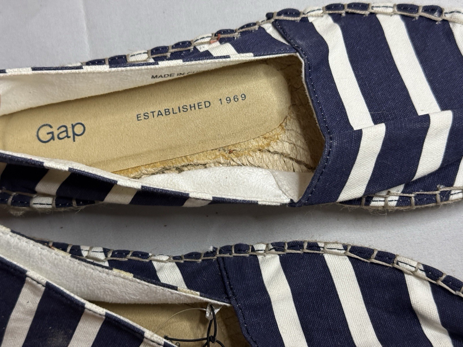 Gap white and navy striped espadrilles. #espadrilles #summer