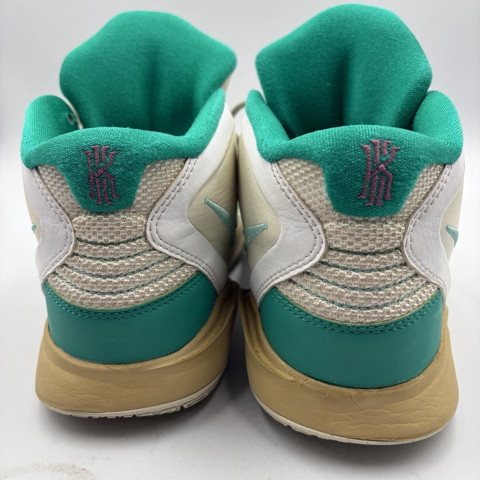 Boy’s Nike Sue Bird x Kyrie Infinity “Golden Tribute” SIze 7Y or W8.5 DD0334-002