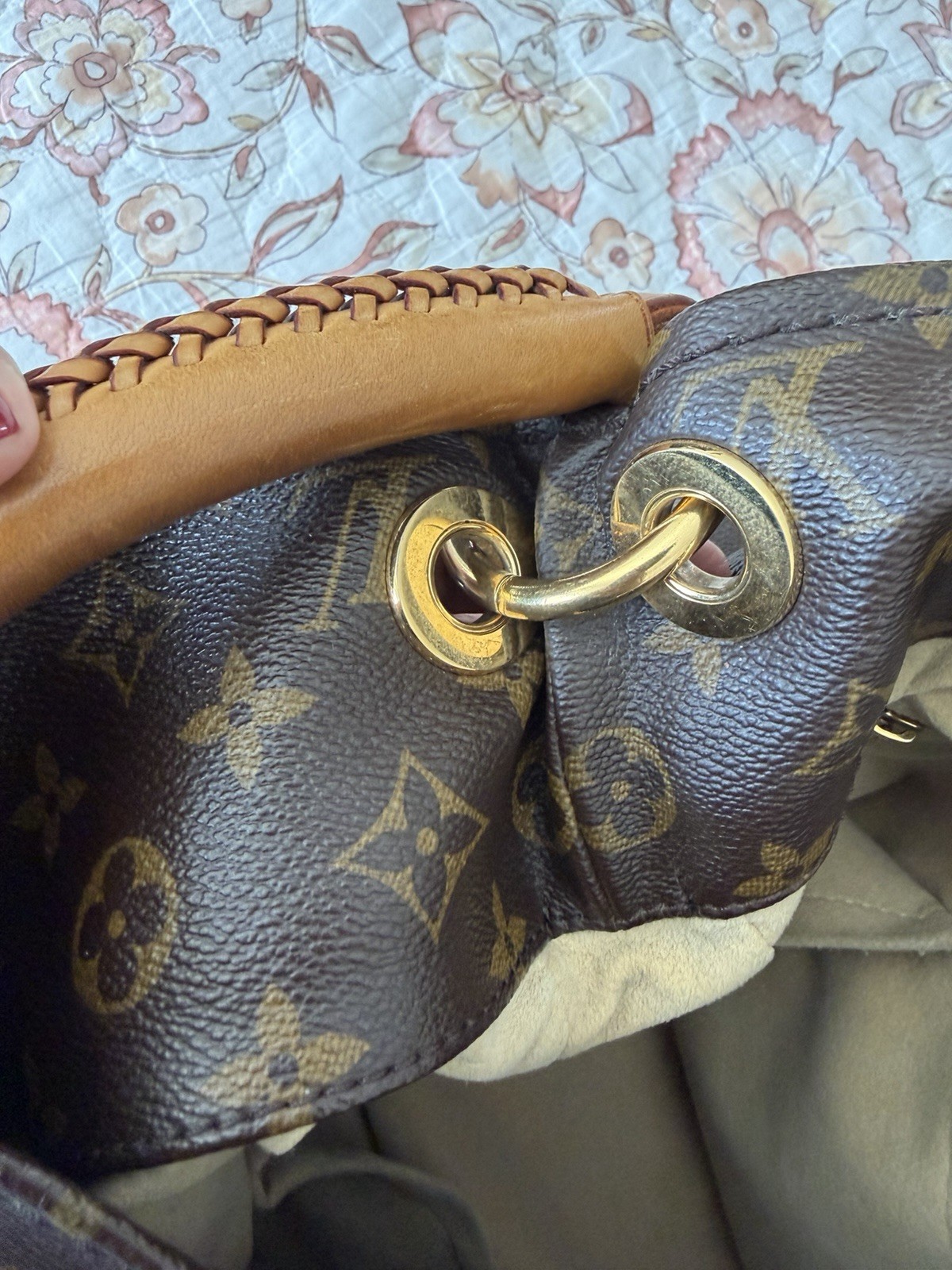 Authentic Louis Vuitton Artsy Monogram MM