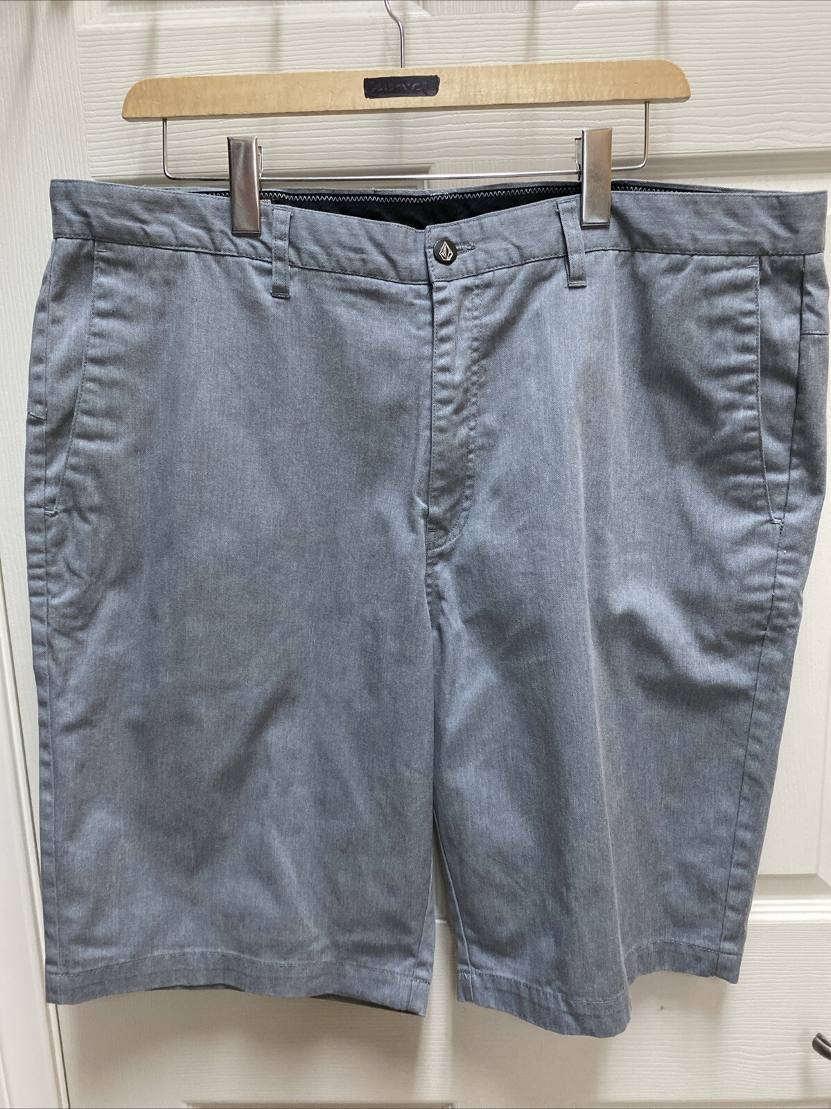 Volcom True To This Gray Chino Shorts size 40