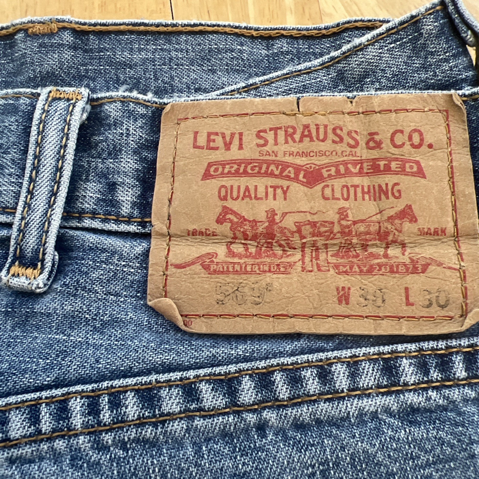 Levis 569 Loose Straight Leg Jeans Mens 38×30 Light Wash Blue Denim 00569-4550