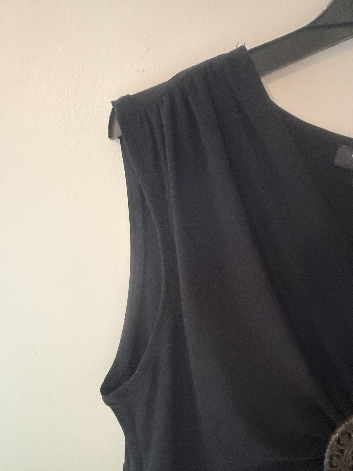Dressbarn Black Sleeveless V Neck Midis Dress With Gold Waist Medallion Size 14W