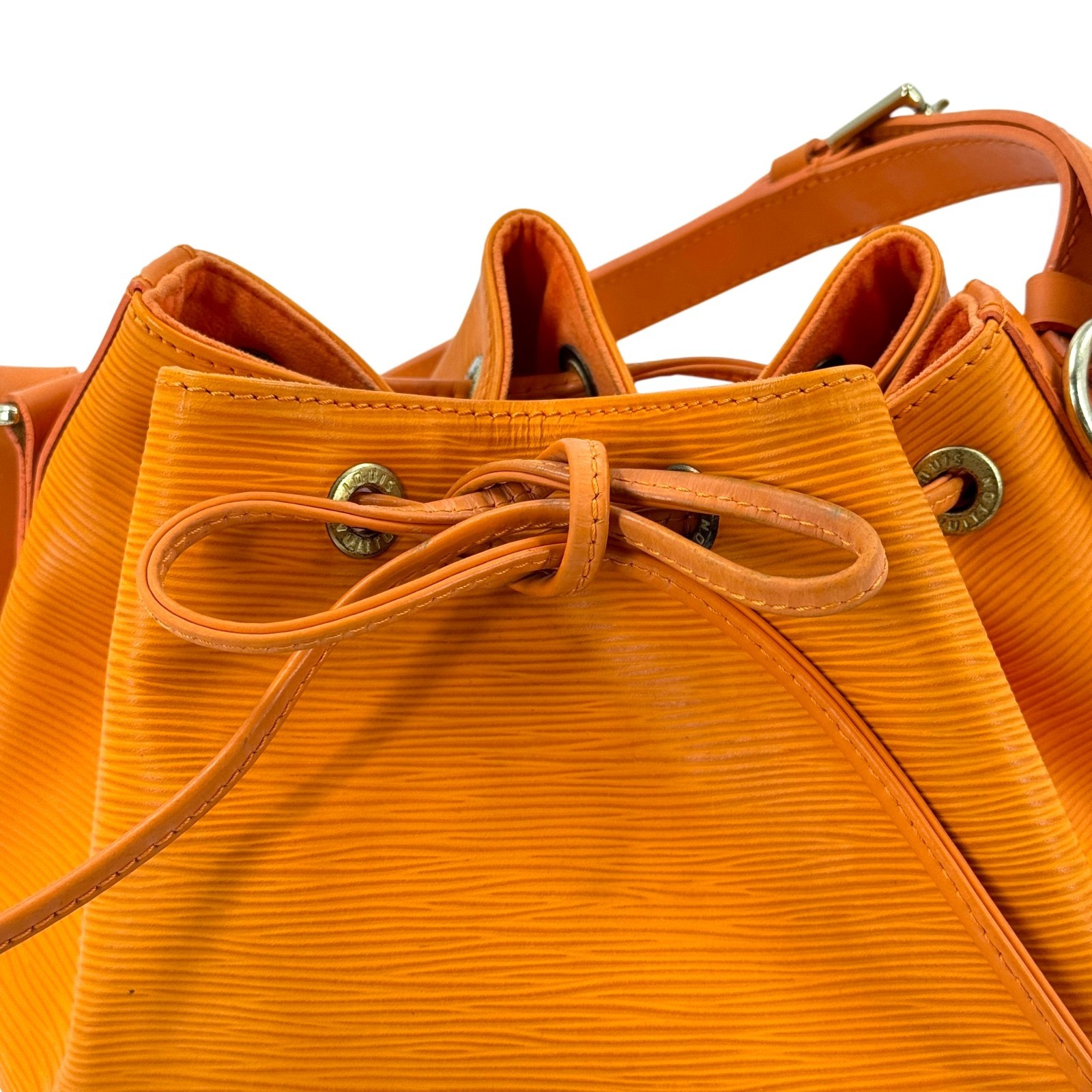 LOUIS VUITTON Petit Noe Mandarin Epi Orange Leather Drawstring Shoulder Bag