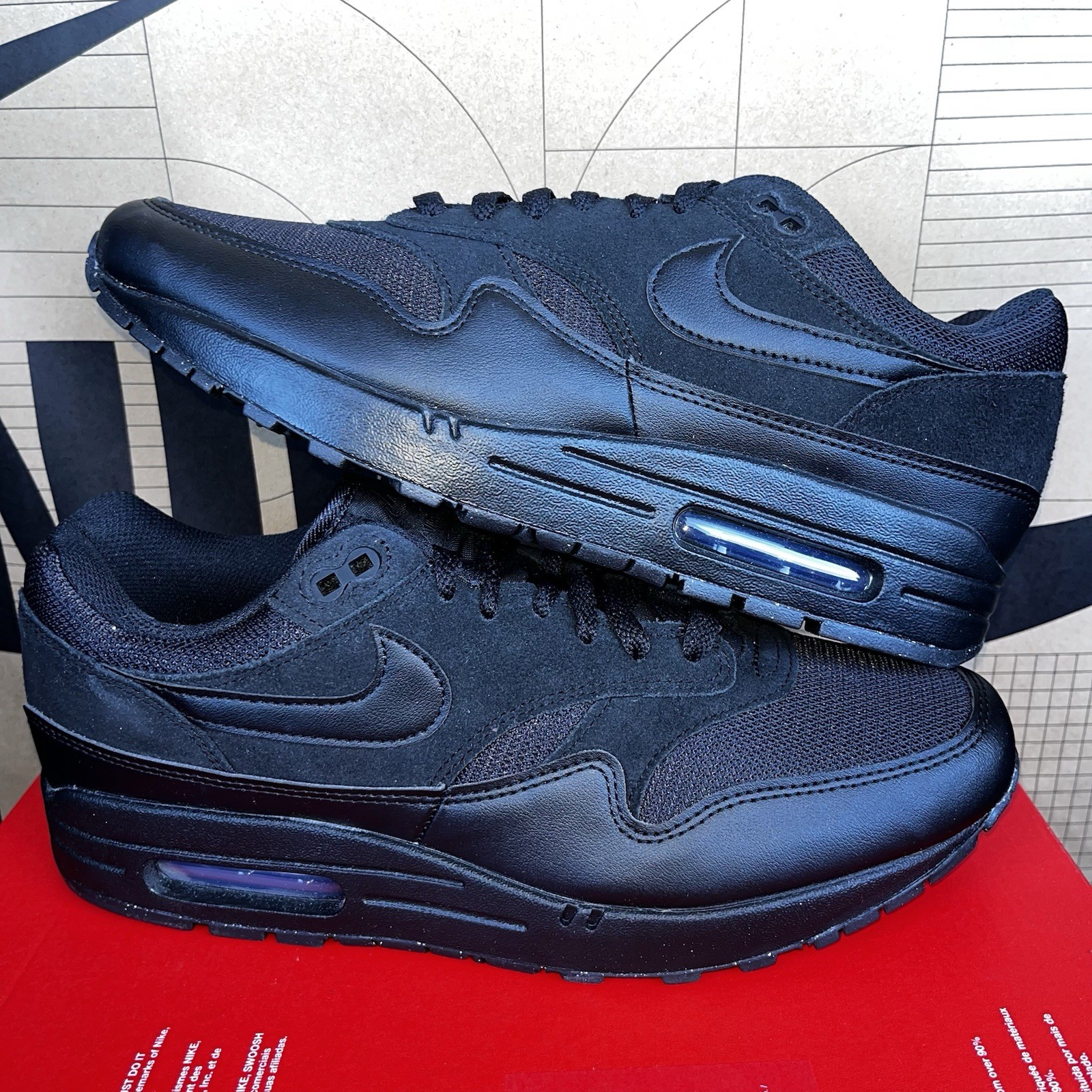 NEW Nike Air Max 1 ESS Triple Black Anthracite NBY FZ5808-006 Men’s Size 9.5