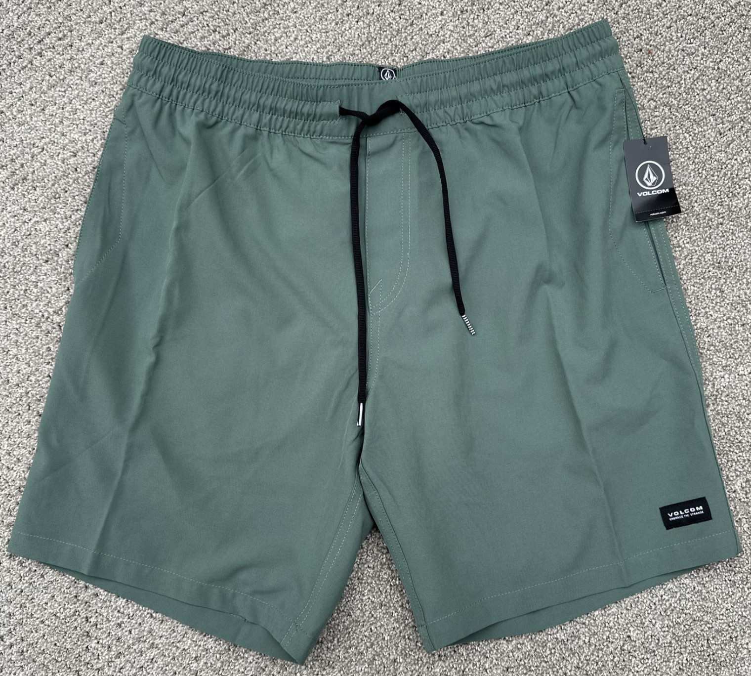 Volcom Men’s Stones Hybrid Elastic Waist Shorts 18″ Size Large Dark Forest NWT