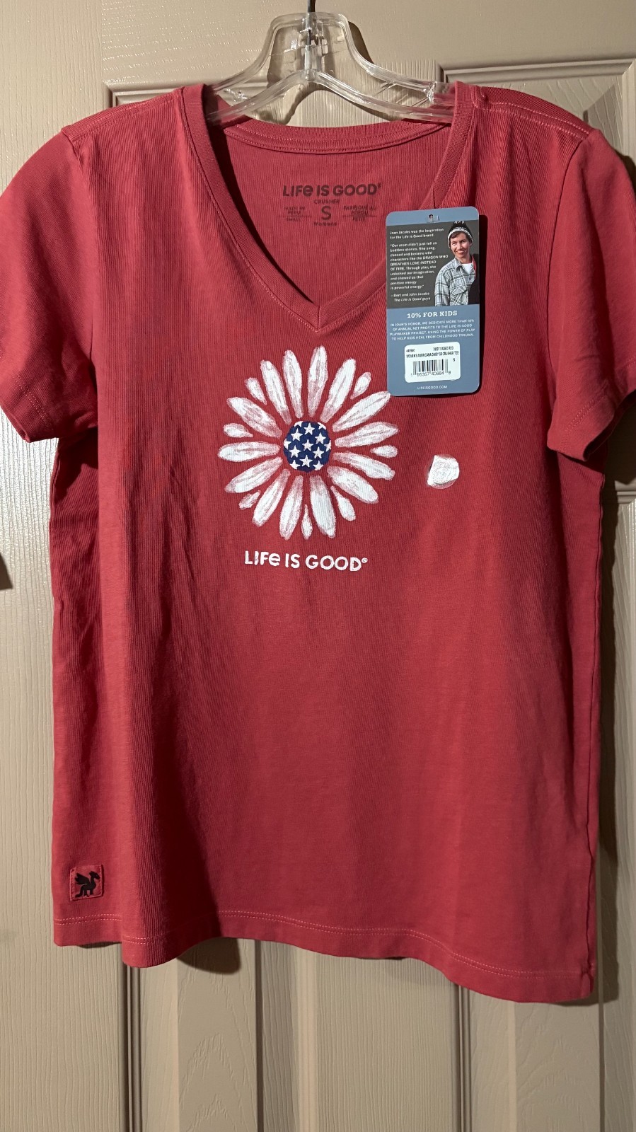 Life is Good Crusher T Women’s ( S) V-Neck US Flag Sunflower T-Shirt MAUVE COLOR