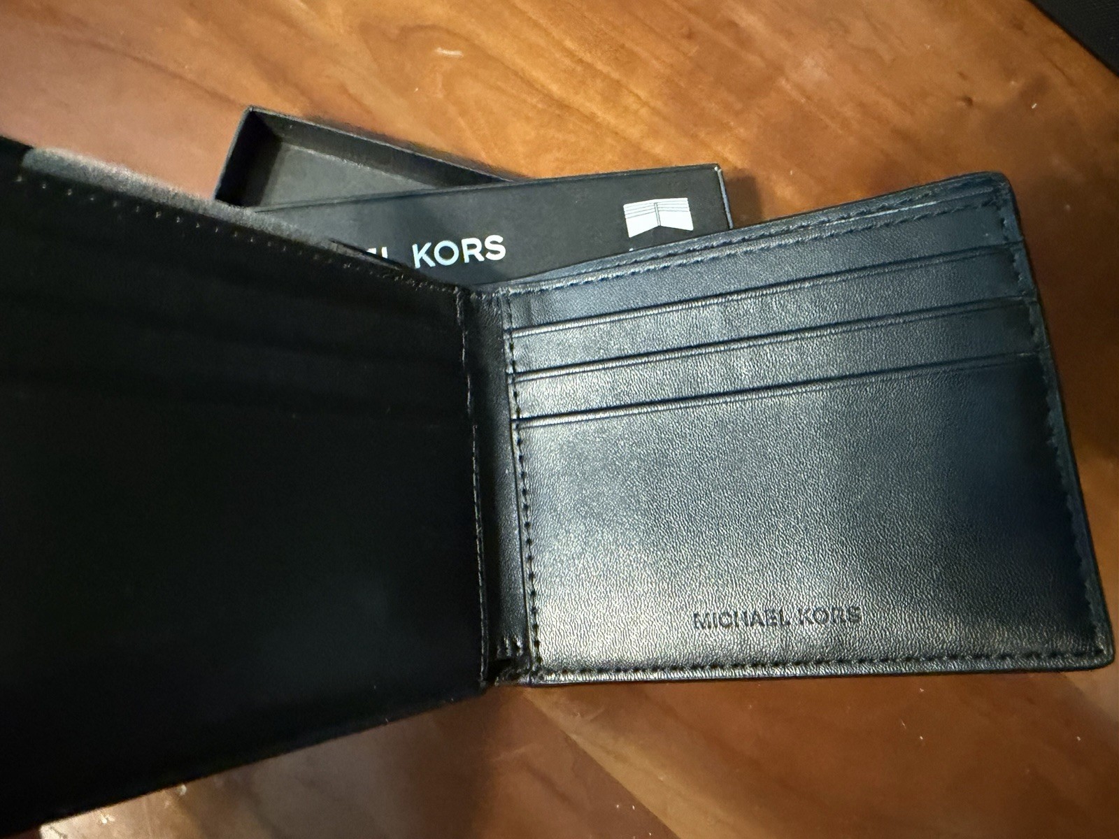 Michael Kors Jet Set Men’s Slim Billfold Wallet in Brown Color