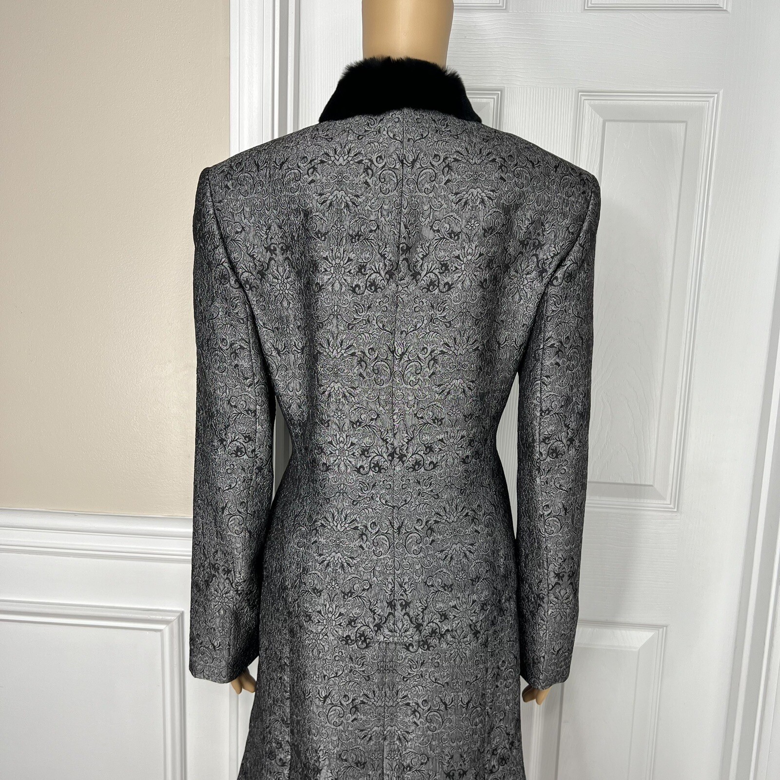 John Meyer Polyester Rayon Skirt Suit 12 Gray Floral Faux Fur Collar Timeless