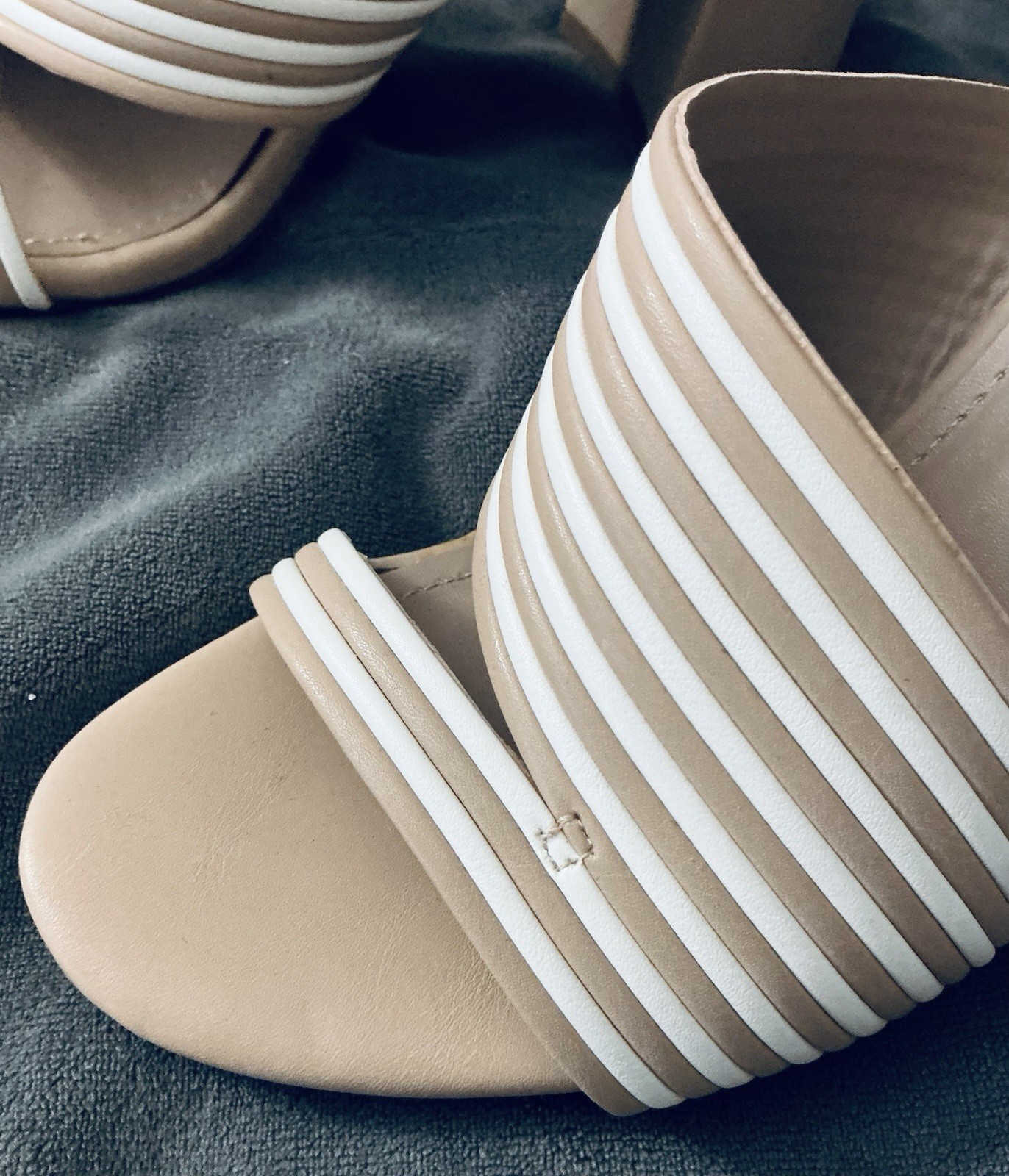Charles by Charles David 8.5M Shoes Sandals Tan Striped Rhythmic Block Heel