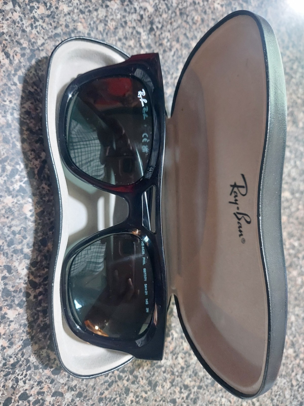 Ray-Ban Men’s Rectangle Sunglasses Black Plastic Frame Green Tinted Glass & Case