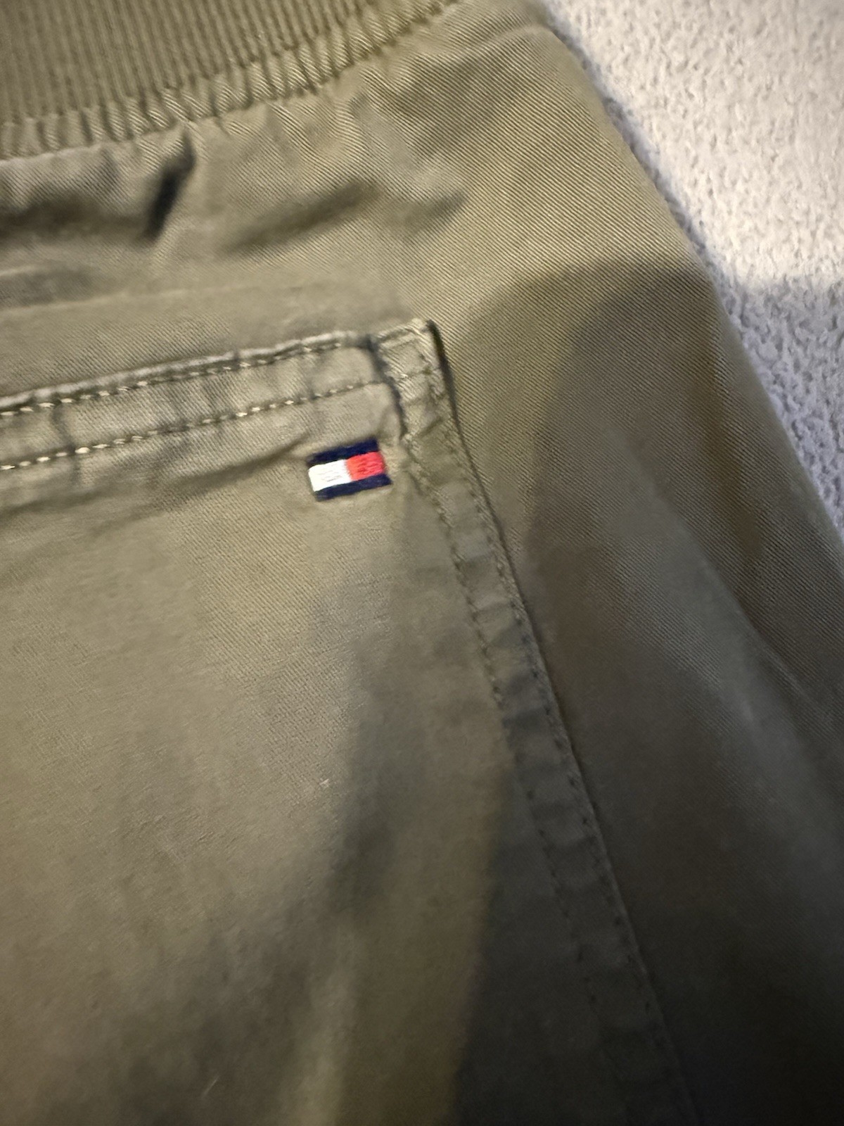 Tommy Hilfiger THFLEX Men’s Green Solid Chino Pants Straight Leg Drawstring L