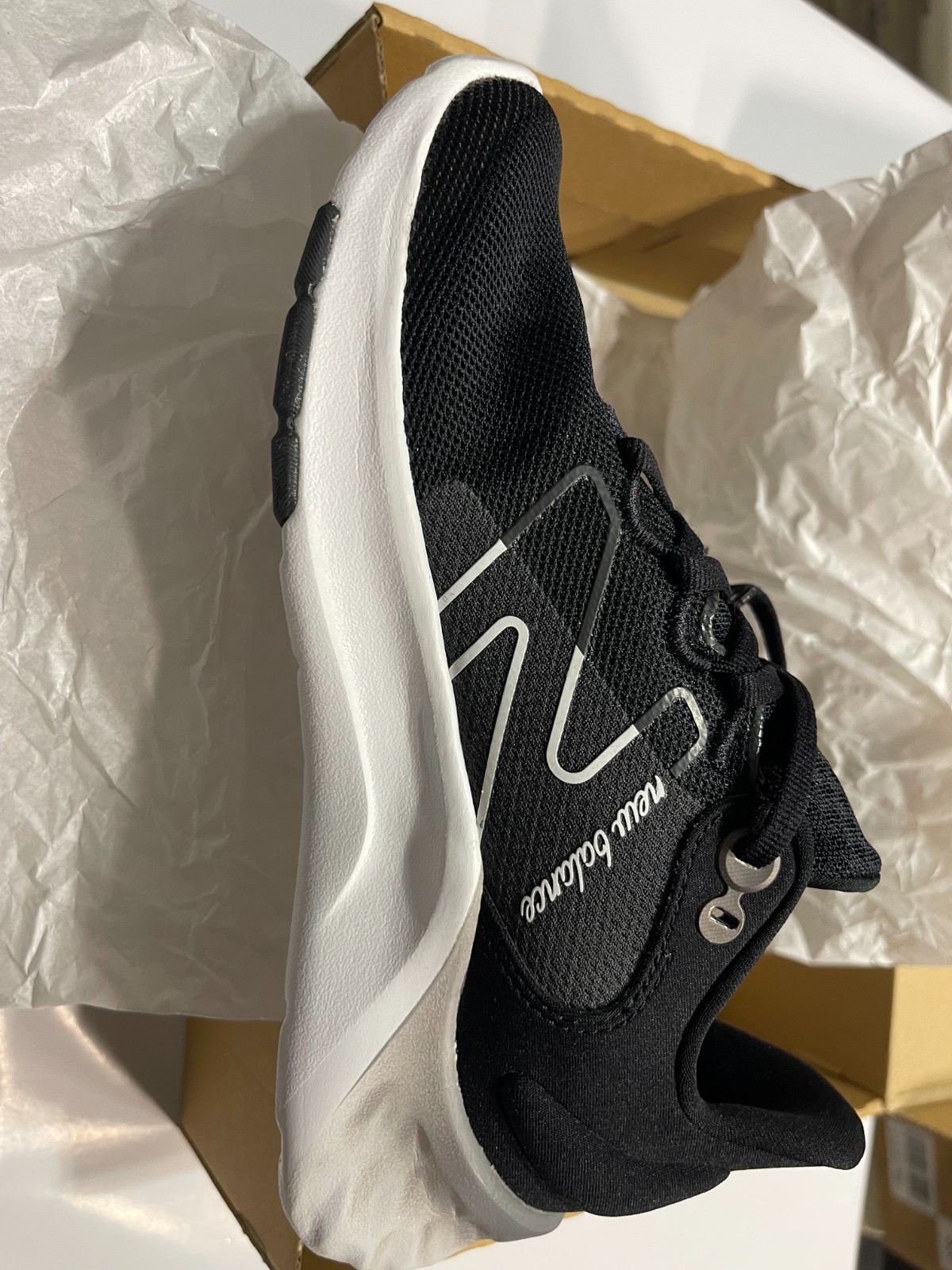5.5 New Balance womens Fresh Foam Roav V2 Running Shoe, Black/White