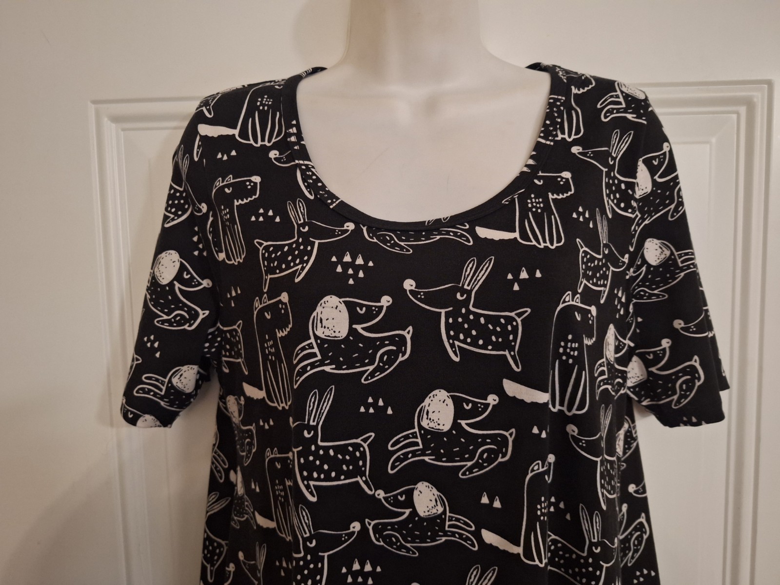 LuLaRoe Leah Black & White Swing Tunic Whimsical Animal Print Loose Fit Small