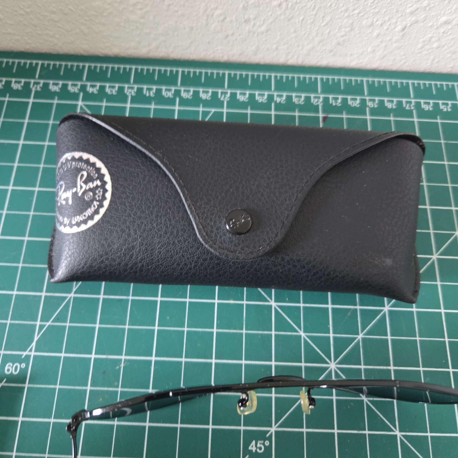 Ray Ban Aviator Black Frame Dark lenses w Case Marks on Right Ear Piece