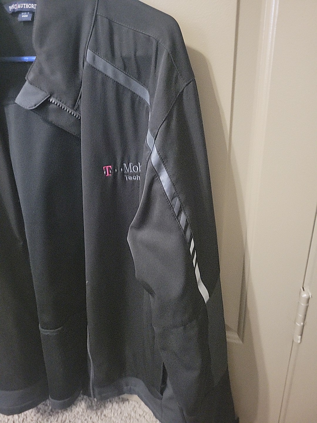 T-Mobile Technology Jacket Mens M Soft Shell Embroidered RARE