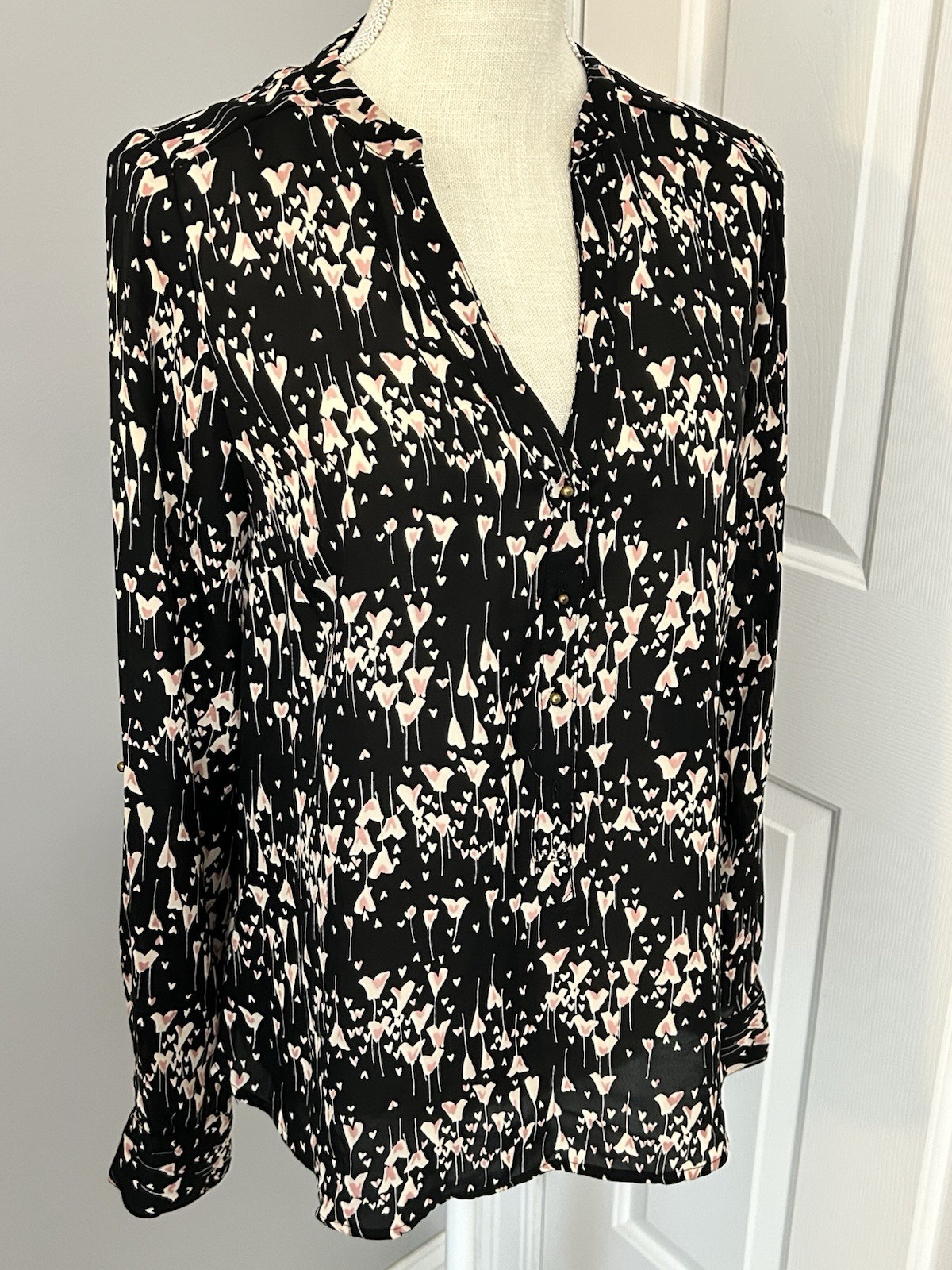 LAUREN CONRAD~MEDIUM~BLACK+ PINK HEARTS+TULIPS~LONG TAB SLEEVE POPOVER TUNIC TOP