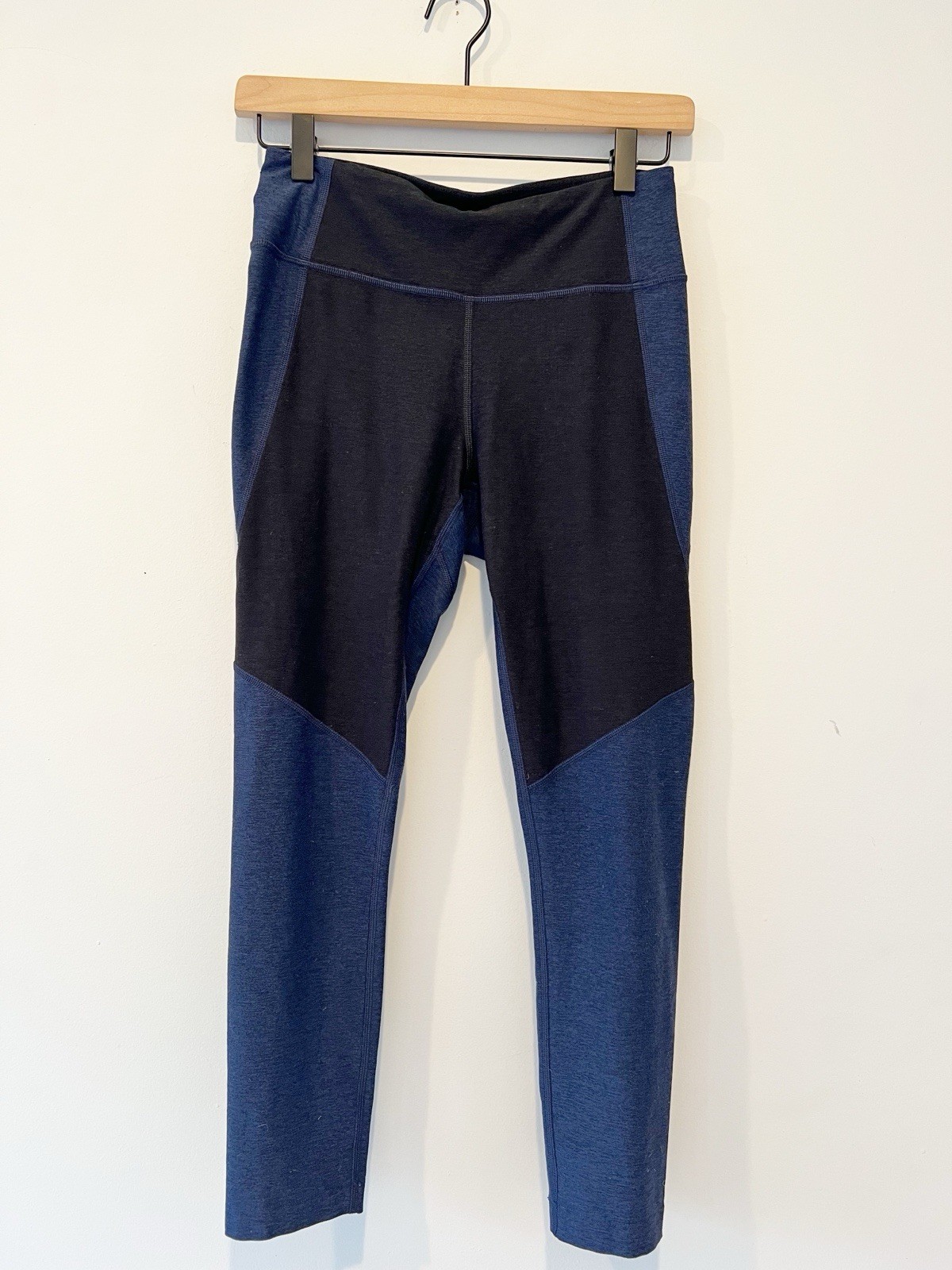 Outdoor Voices two tone color block warmup leggings crop small navy blue black
