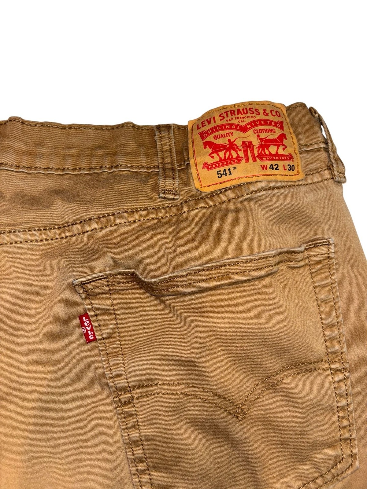 Levi’s 541 Athletic Taper Men’s 5-Pocket Tan Pants (W42 L30)