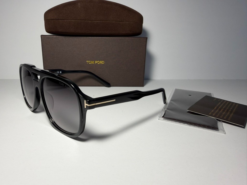Tom Ford Raoul FT0753 01B Shiny Black Gradient Smoke 62 mm Men’s Sunglasses