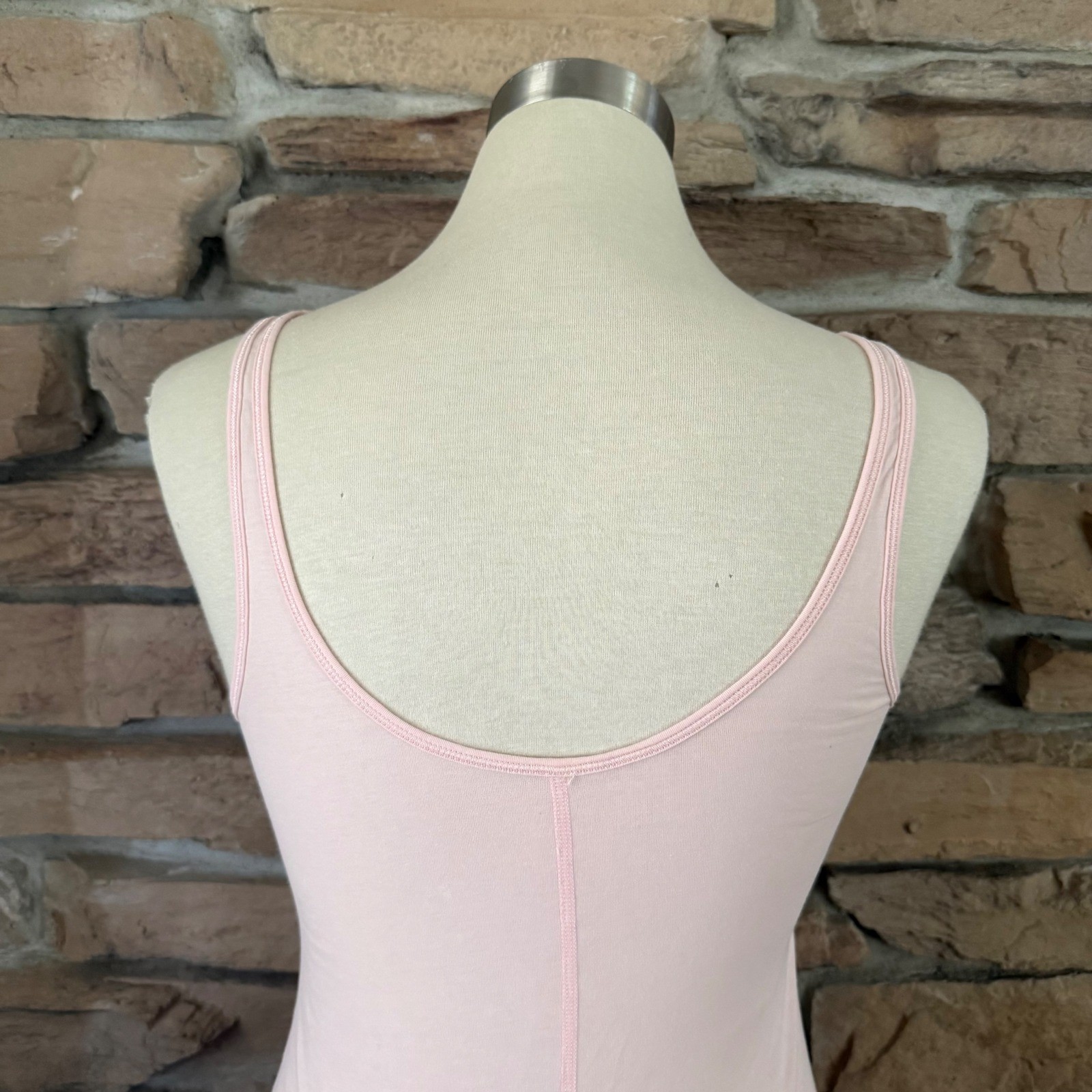 Lululemon Approx. S Light Pink Scoop Neck Slim Fit Athletic Tank Top Longline