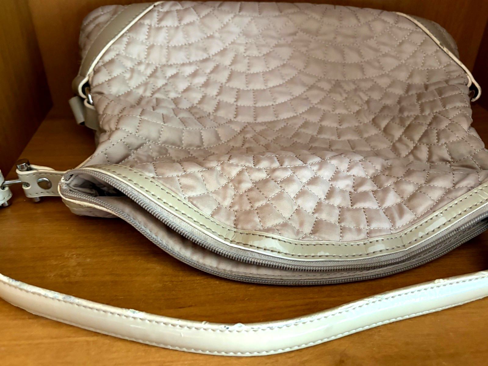 VERA BRADLEY EMMA BEIGE QUILTED NYLON TOP ZIP SHOULDER SATCHEL HANDBAG