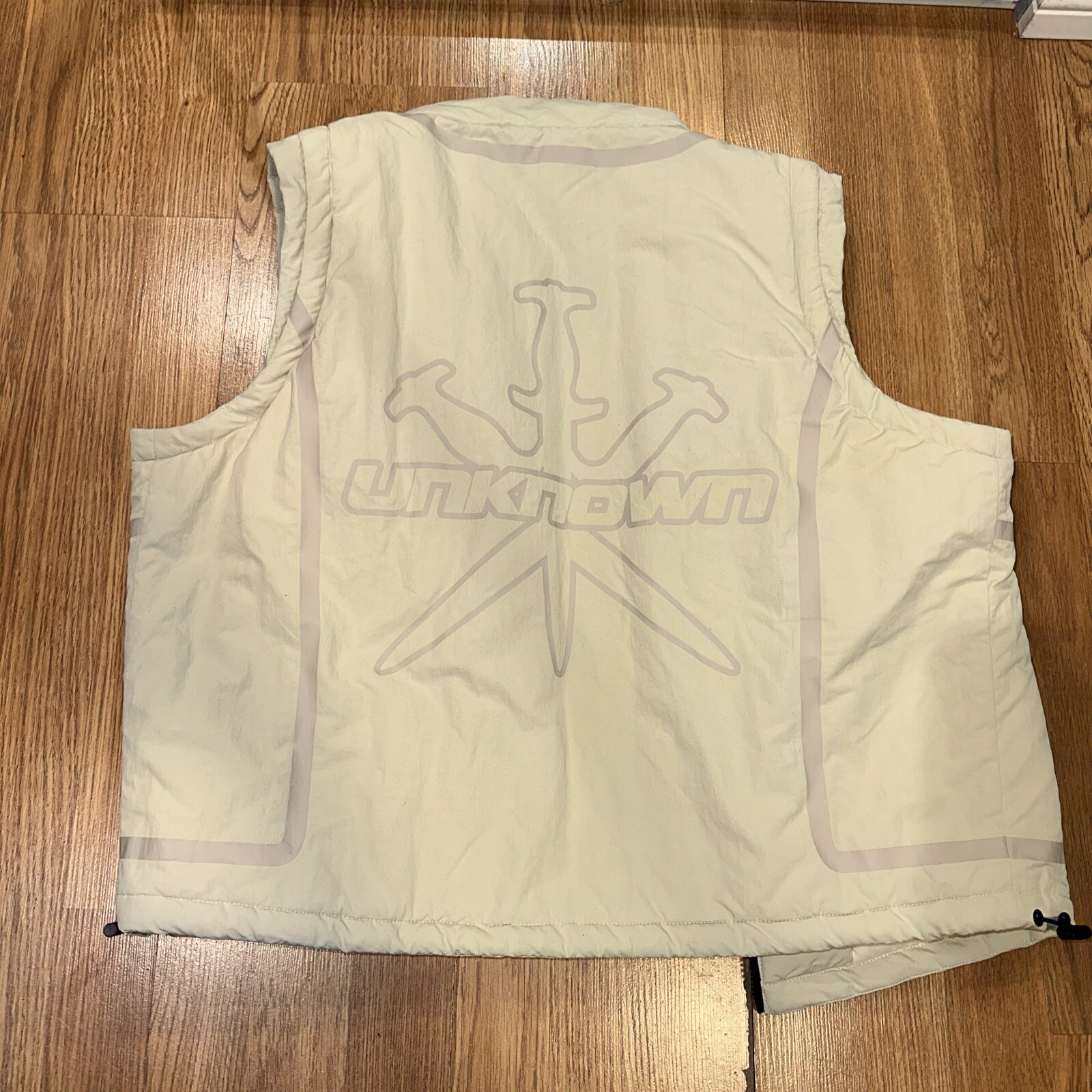 UNKNOWN LONDON Nylon Vest Size L Ivory Solid – With Tags