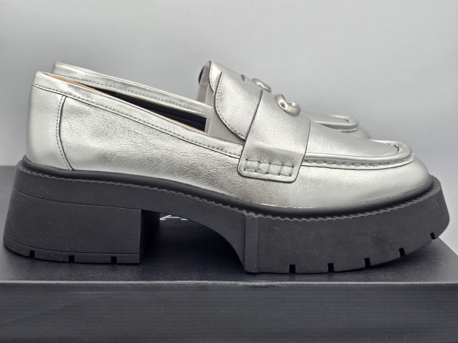 Coach Leah Metallic Leather Silver Loafers Chunky Heel SIZE 8.5 B NEW MSRP $195