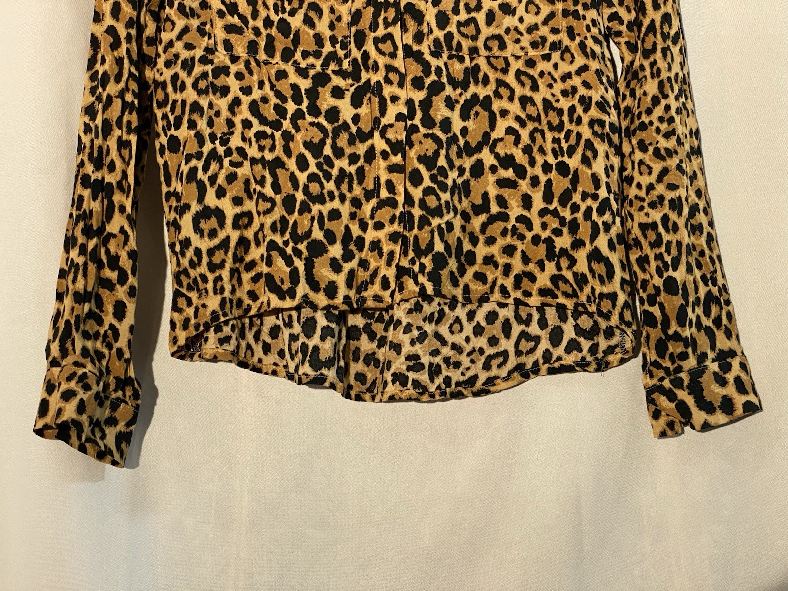 DIVIDED H&M Womens Size 2 Leopard Print Button Down Shirt Long Sleeve