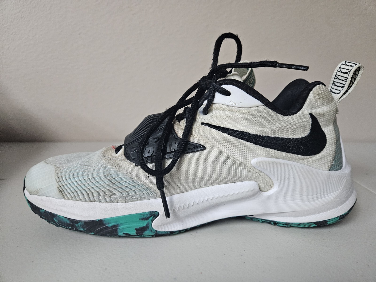 Nike Freak 3 White Black Clear Emerald Youth 7Y Giannis (DB4158 101) Shoes