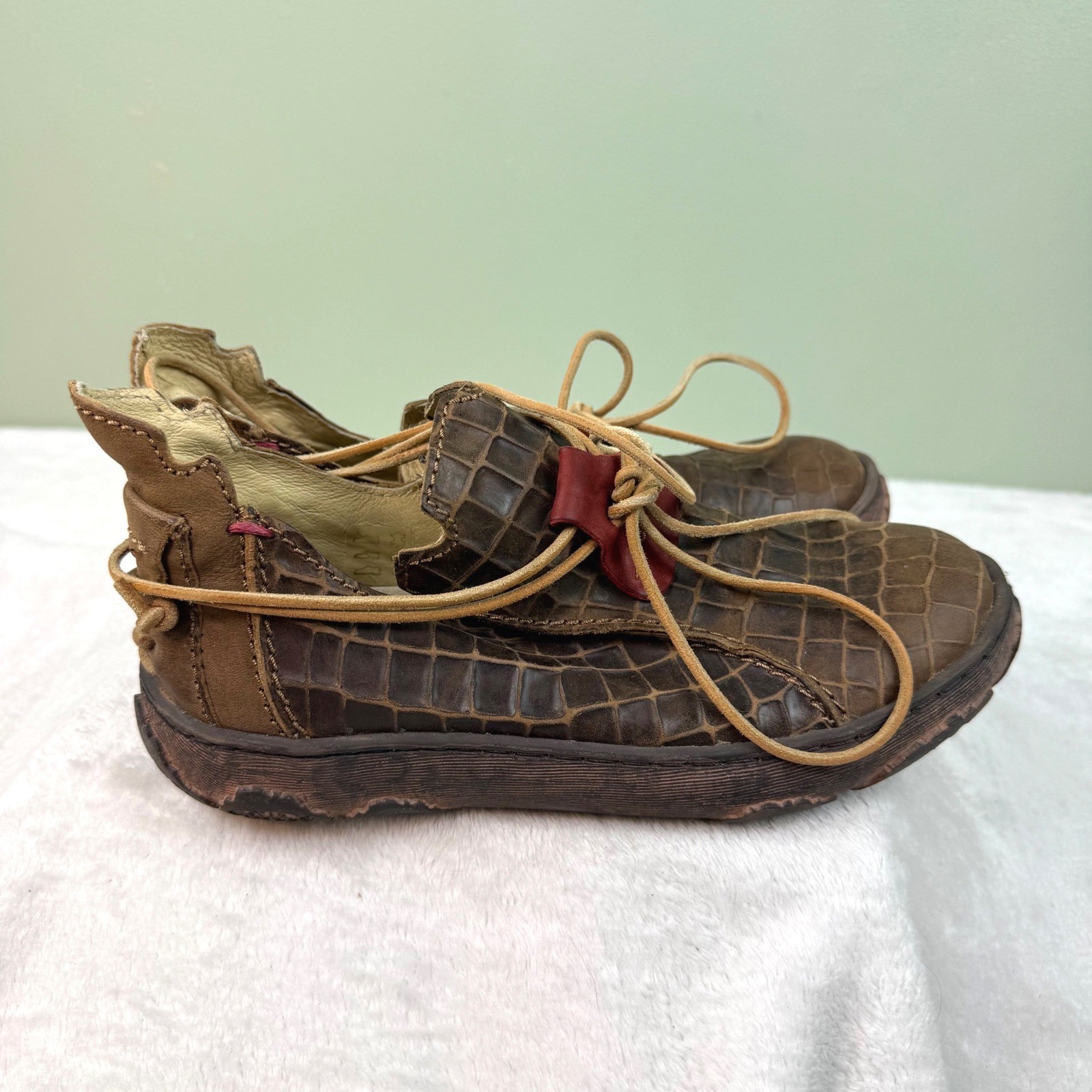 Rovers Portugal Brown Croc Leather Lace Up Shoes Womens 38 Low Top Boho Artisan