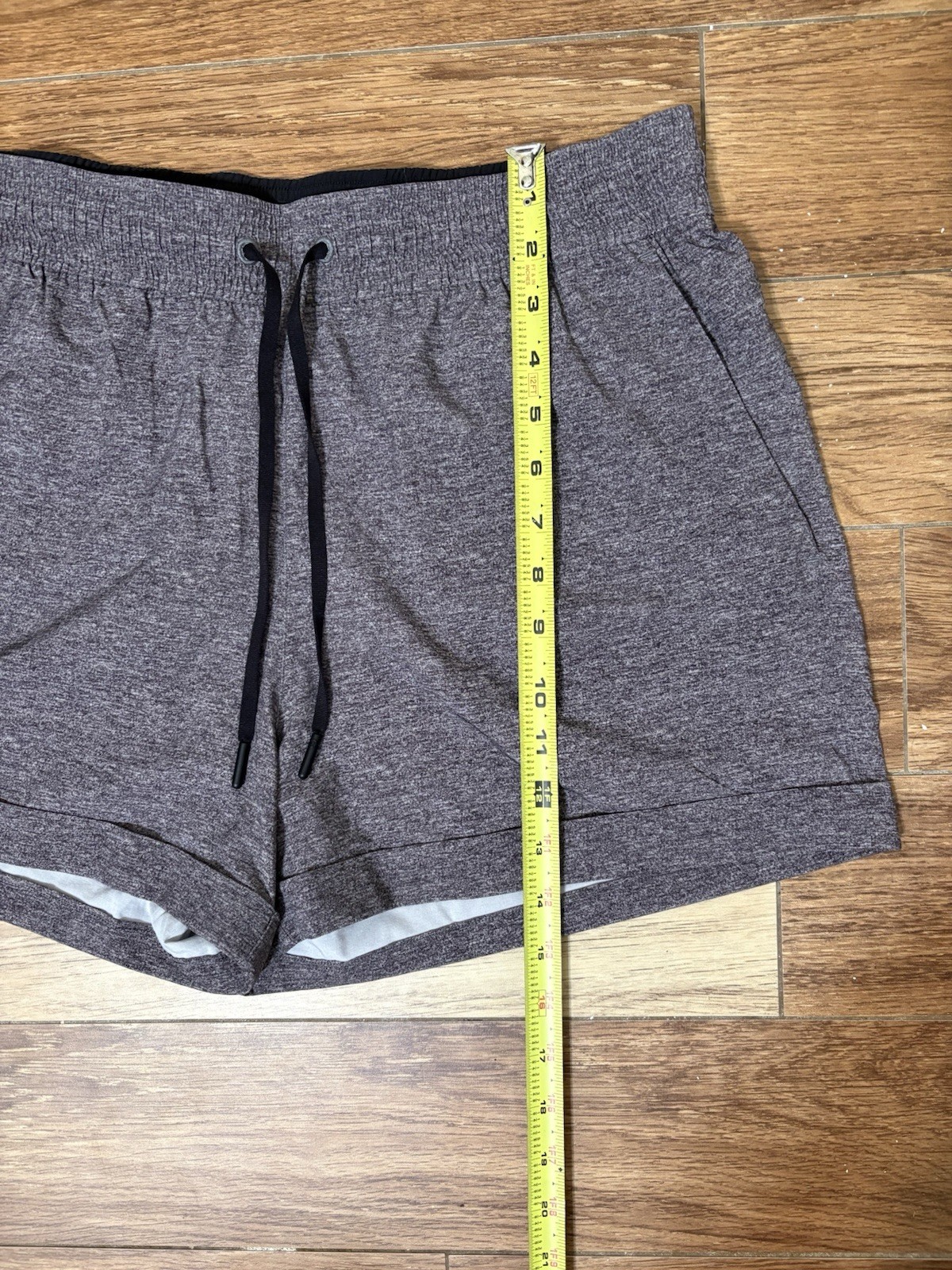 Lululemon Women’s Heather Lux Multi Black Spring Break Away Shorts II 3″ Size 12