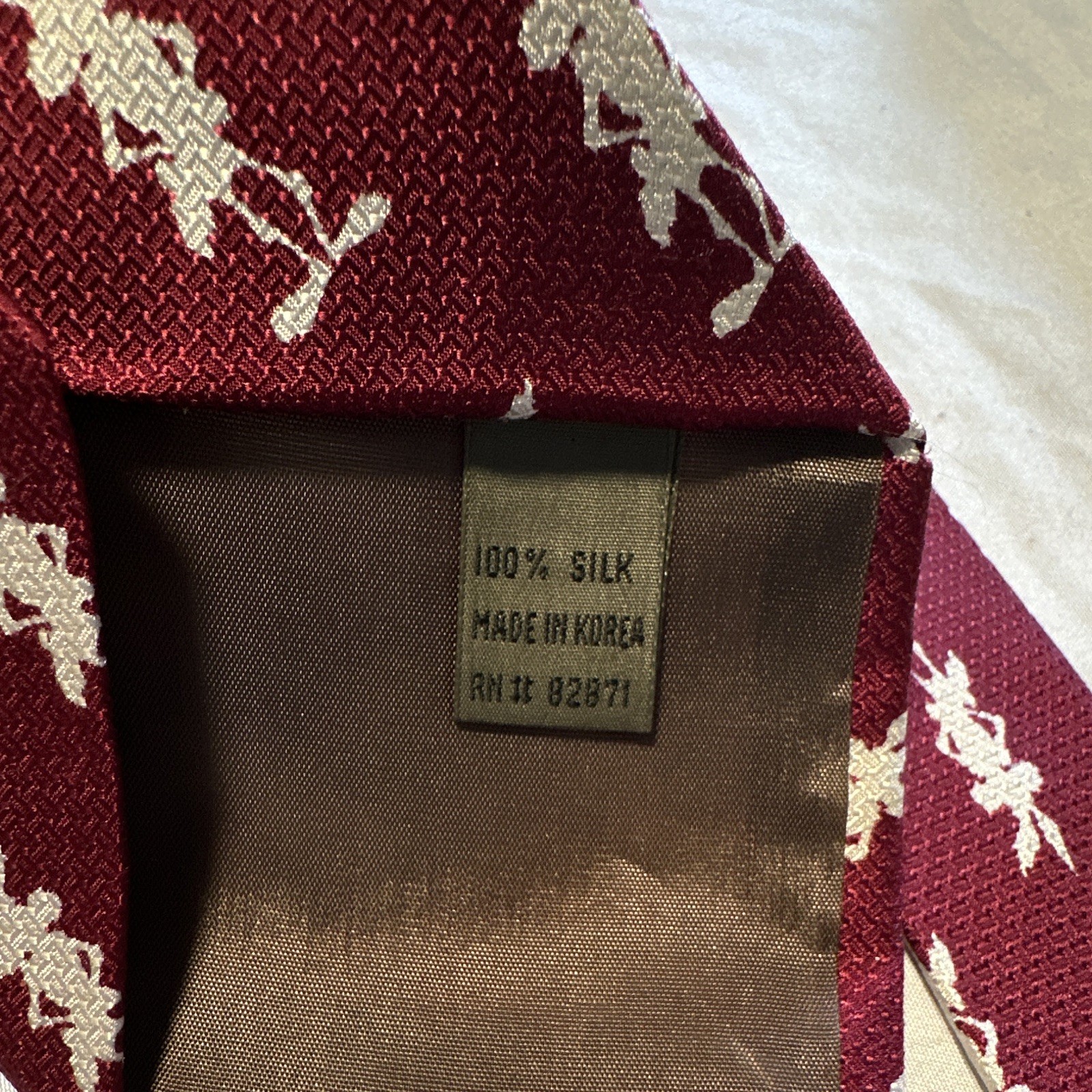 Warner Bros. Bugs Bunny Burgundy & White 100% Silk Novelty Pointed Tie Woven