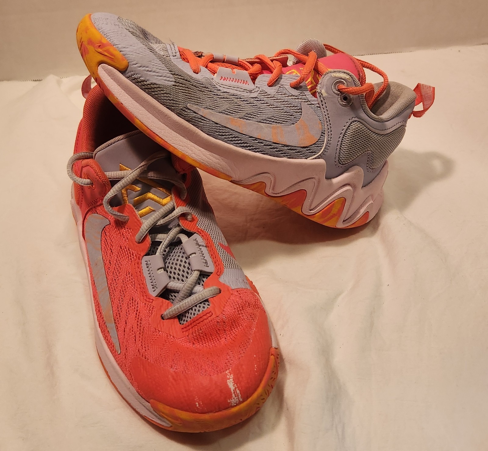 Nike Giannis Immortality 2 Hot Punch Mismatched Shoes Womens Size 7.5 /Girls 6Y