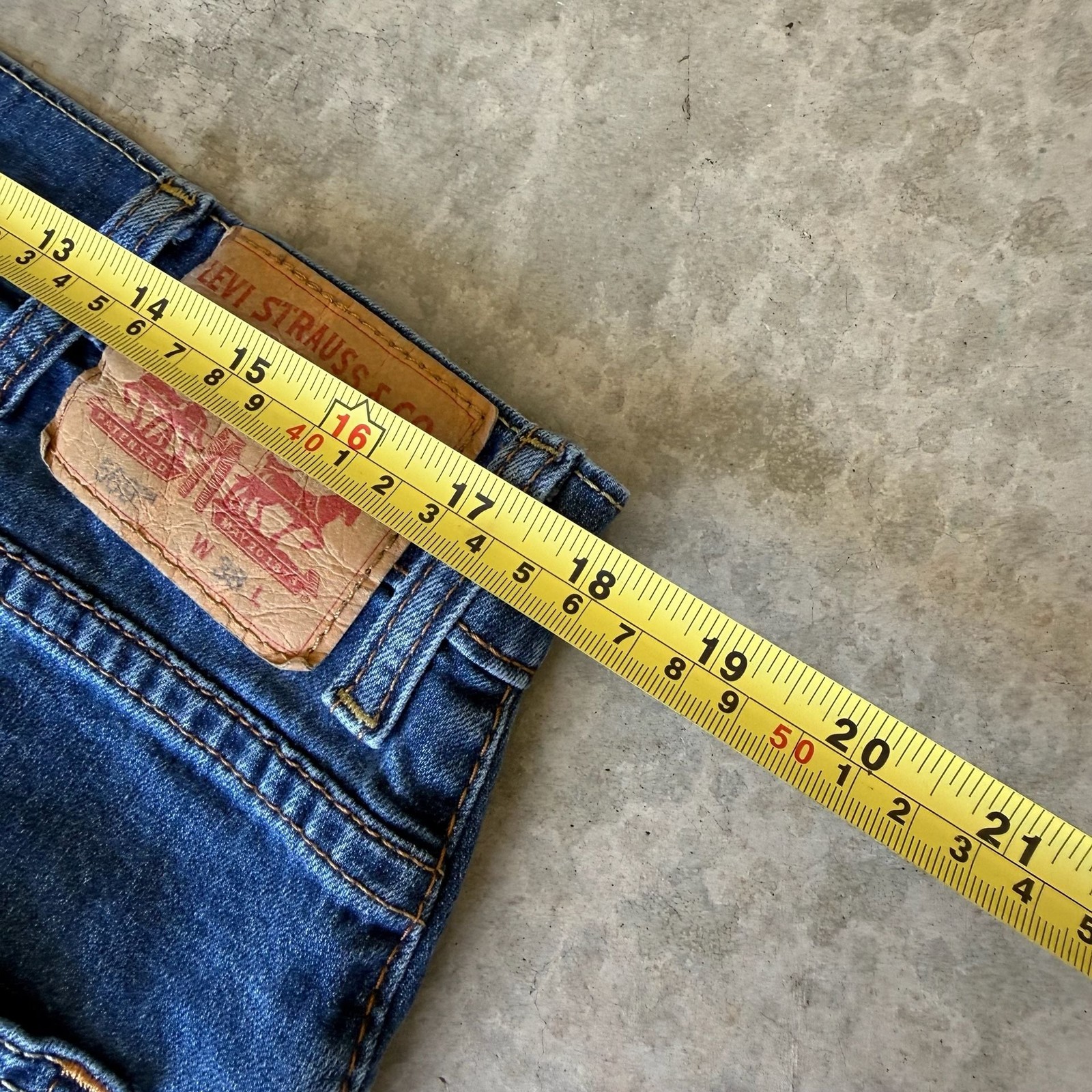 Vintage Y2K Levi’s 569 Loose Straight Denim Baggy Jorts