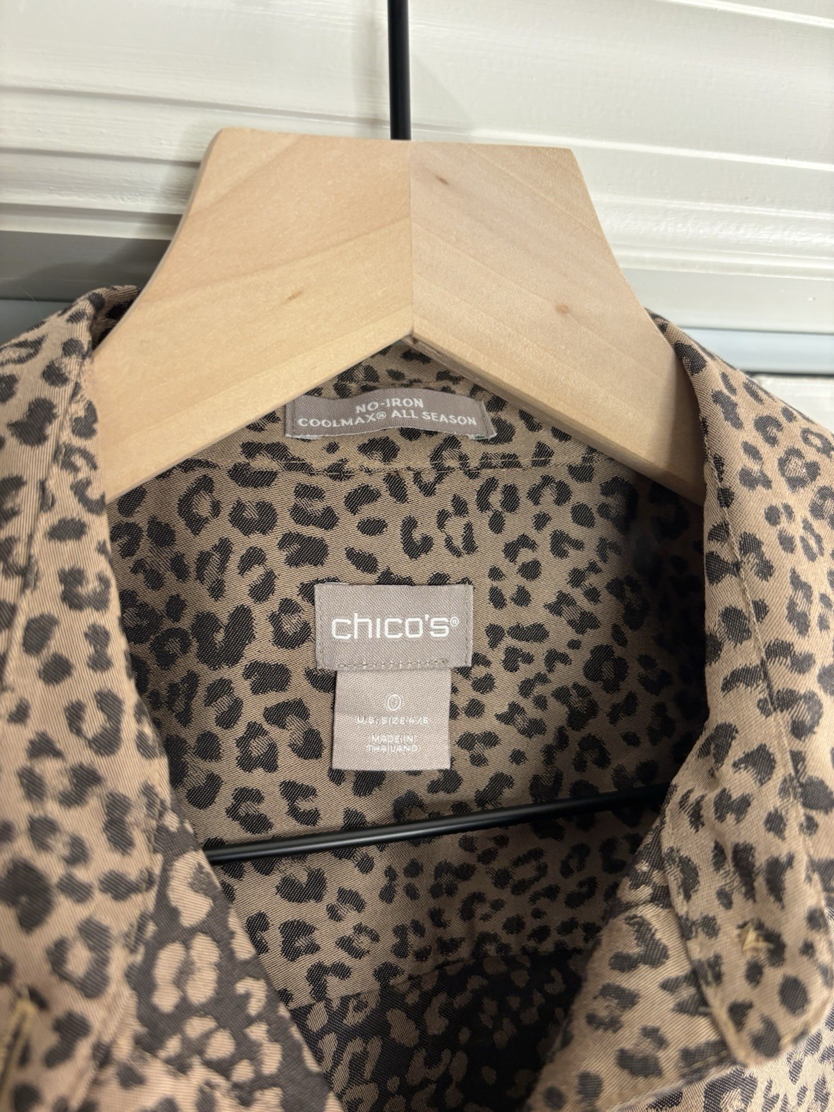 Women’s Chico’s leopard print long-sleeve button-down Chico’s size 0/US size 4/6