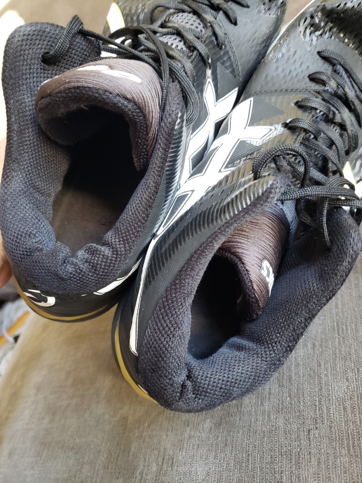 Size 13 – Asics Men’s Sky Elite FF Black Gold Volleyball Shoes Mid Top READ DESC