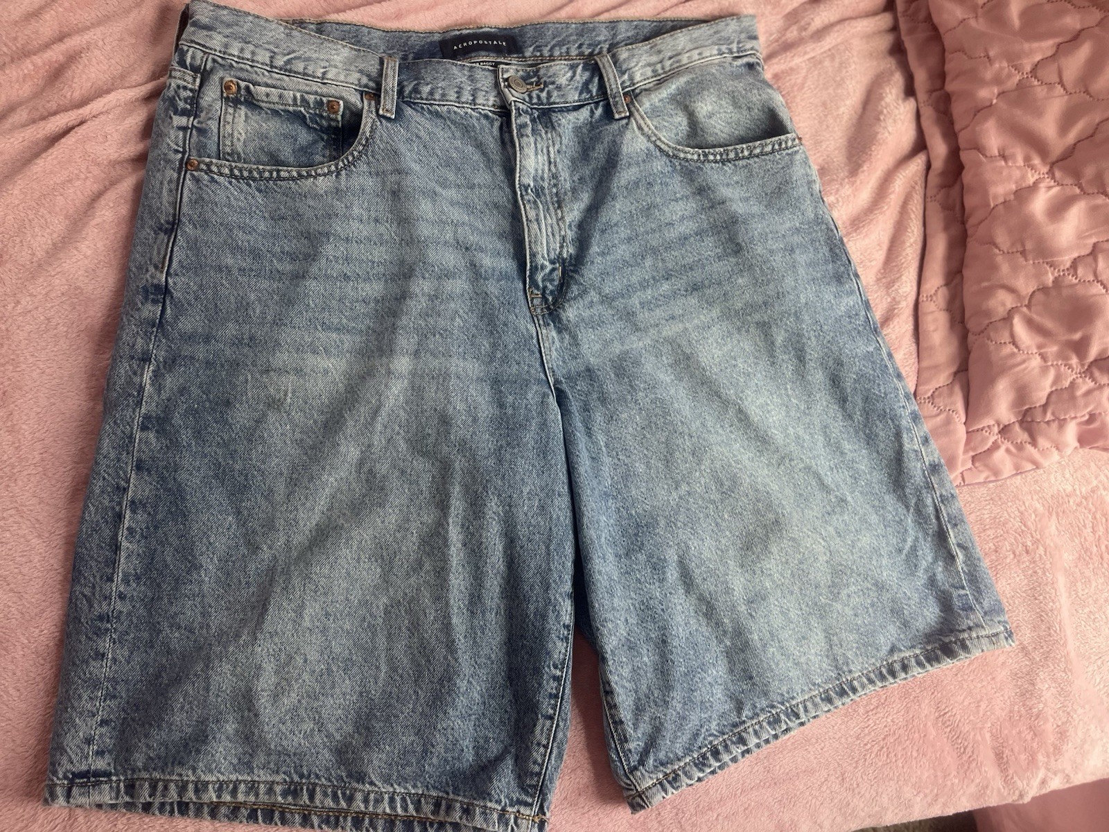 Aeropostal women Blue Medium Wash Denim Shorts Relaxed Fit 10″ Inseam Zip
