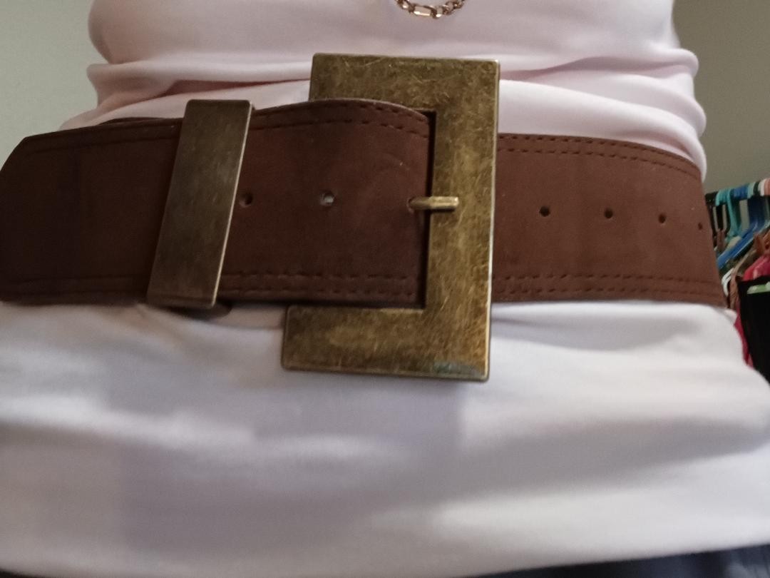 WOMEN WIDE RETRO BROWN SUEDE LEATHER BELT Size LARGE belt length is 46 in NEW