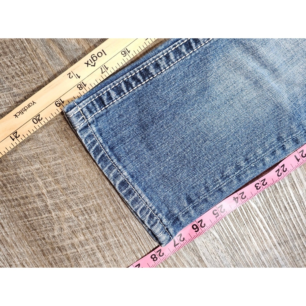 Miss Me Signature Cuffed Capri Jeans Fleur De Lis Embellished Medium Wash 26