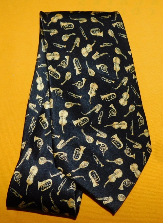 MUSEUM ARTIFACTS BLACK/YELLOW MUSICAL INSTRUMENTS MOTIF TIE – NWT – NECK TIES.