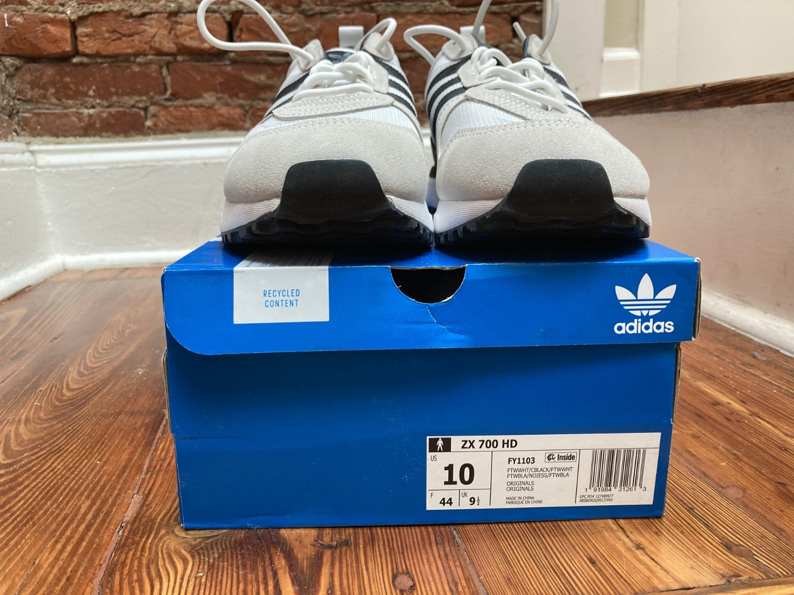 Adidas ZX 700 HD Sneaker, Size US 10 White with Blue Stripes