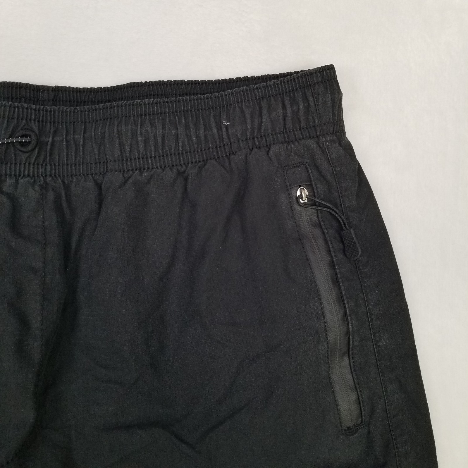 RVCA Men’s Black Hybrid Swim Athletic Shorts Size Medium Zipper Pockets Casual