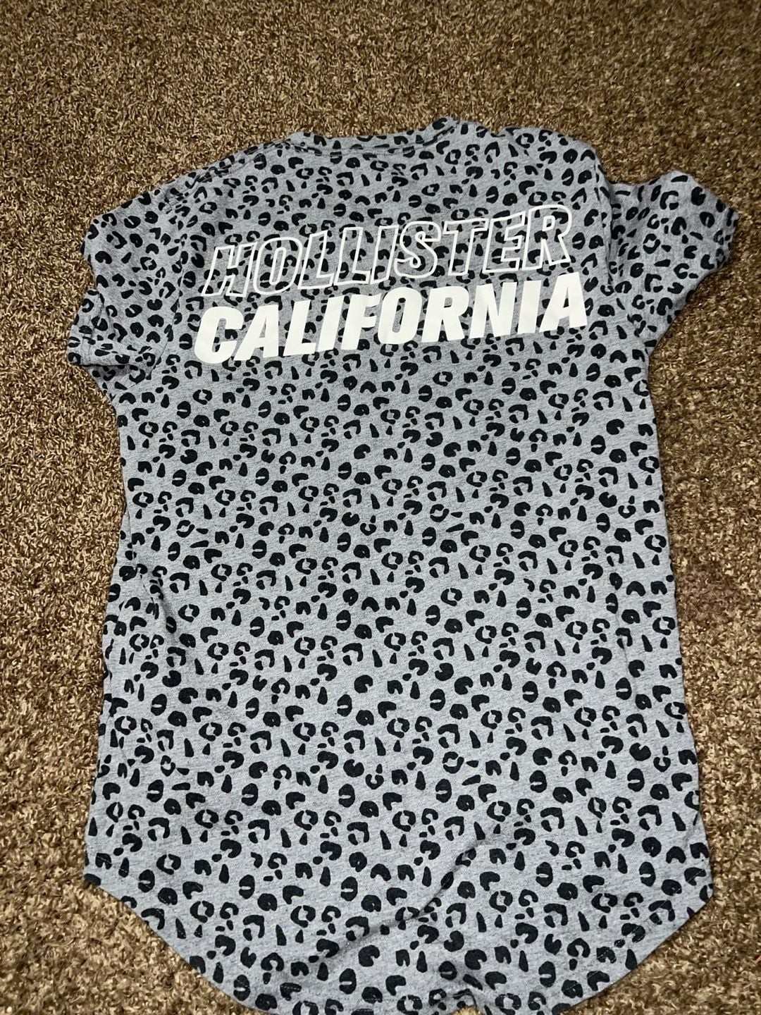 Hollister California Gray Leopard Print Short Sleeve Graphic T-Shirt