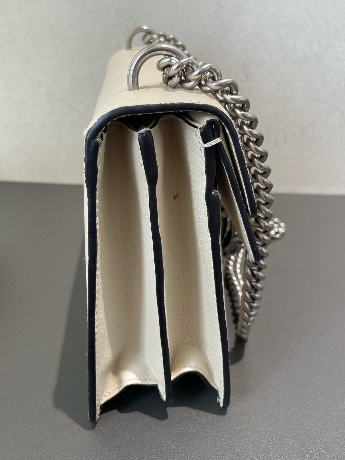 Gucci Pre-Owned Authentic Luxury Handbag White 28×17cm Silver