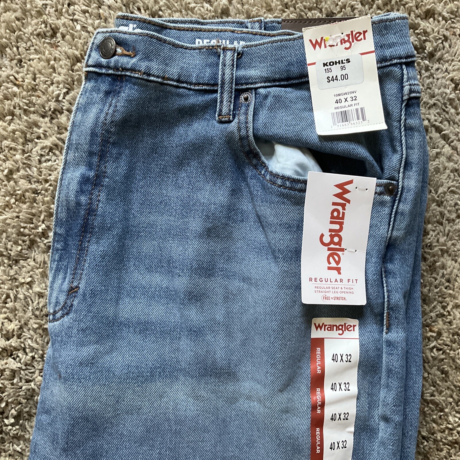 Wrangler Men’s Size 42×32 Free-to-Stretch Straight Leg Regular Fit Blue Jeans