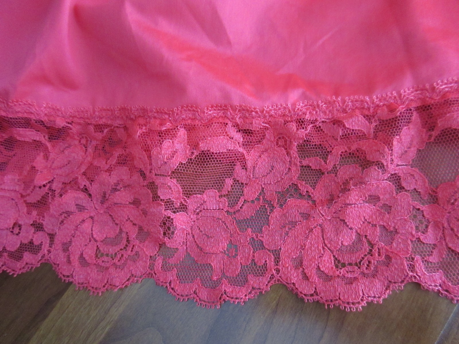 50s VASSARETTE ROSE RED NYLON LACE BUST full slip nightgown dress size 34 USA