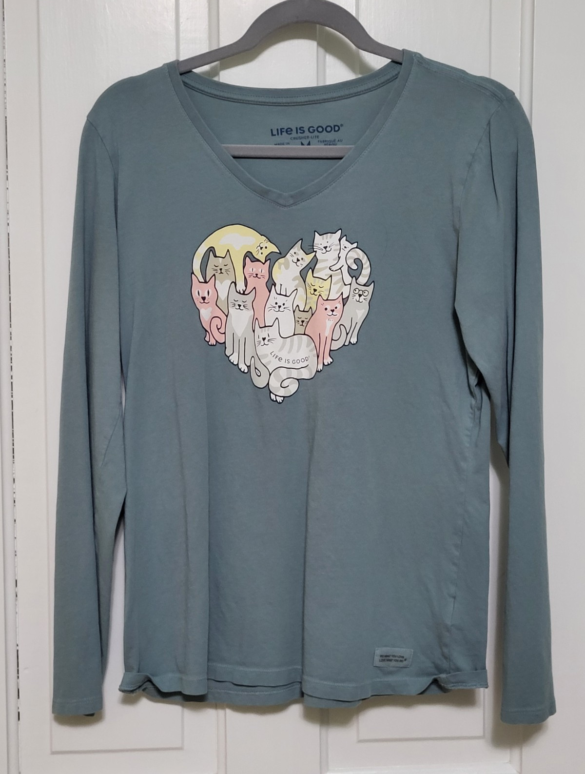 Life Is Good Women’s Green V-Neck Long Sleeve Graphic Heart Cats T-Shirt M