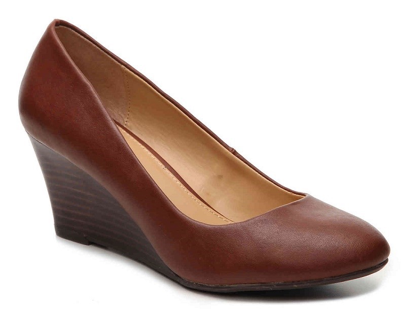 Report Vasco wedge pump tan brown 2.5 ” heels sz 9 Med NEW